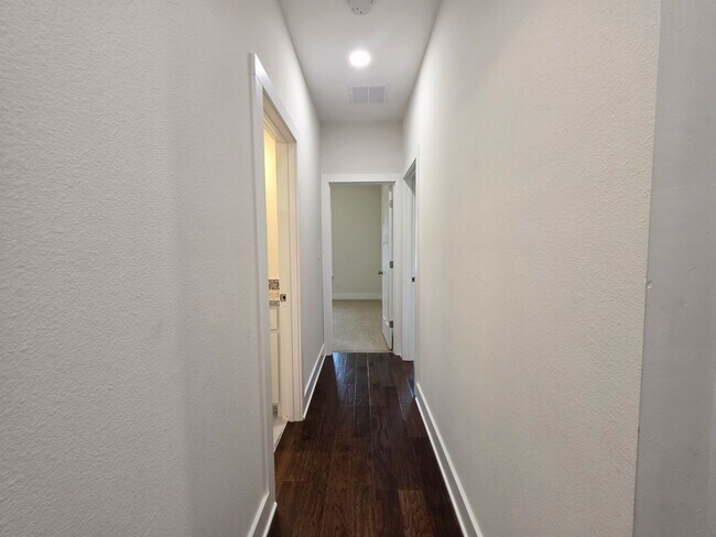 Building Photo - 4570 Omaha Dr