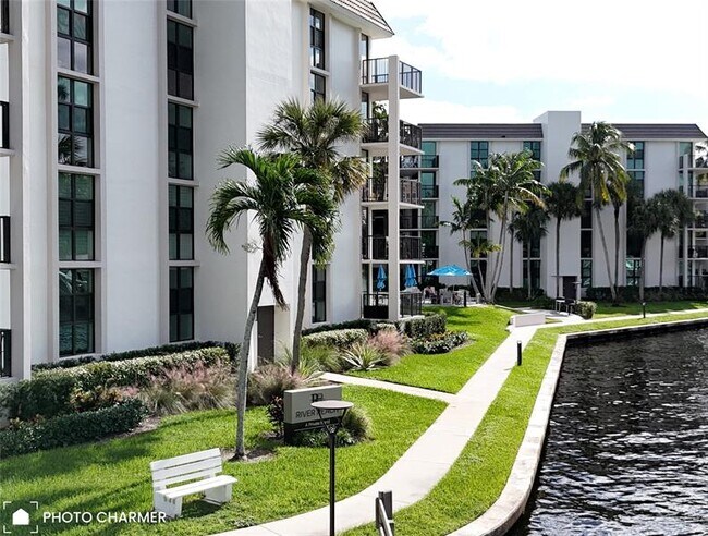 Building Photo - 900 River Reach Dr