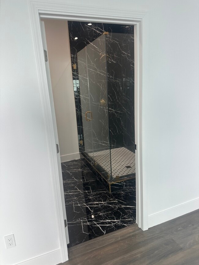 Building Photo - 10859 Nettleton St