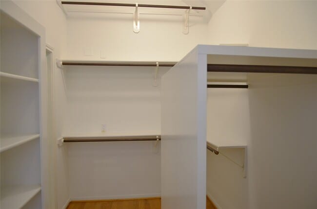 Building Photo - 218 Heathbrook Ln