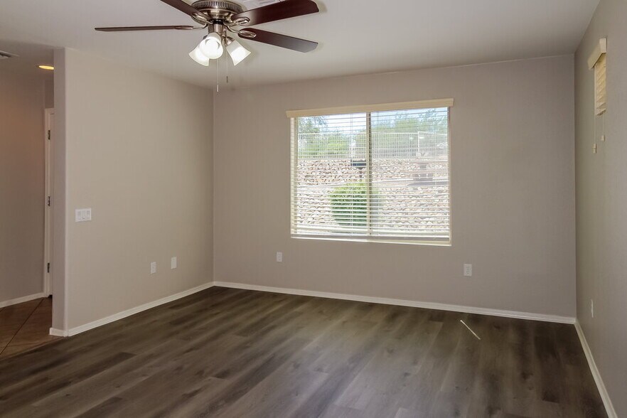 Building Photo - 10584 E Pleasant Pasture Dr