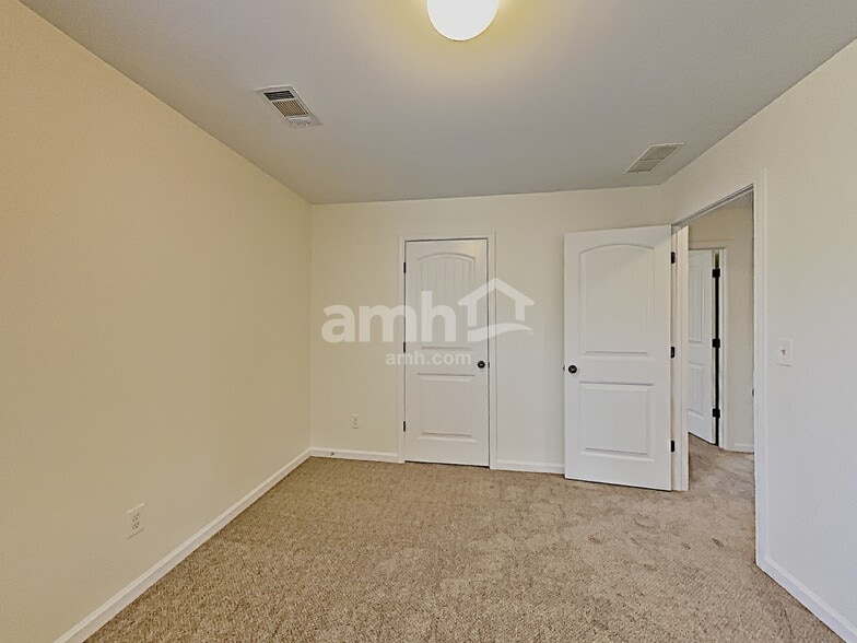 Building Photo - 4863 Clarkstone Dr