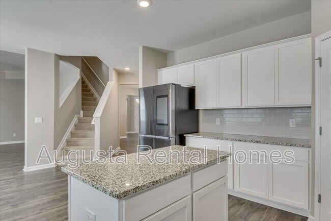 Building Photo - 560 Post Oak Ln