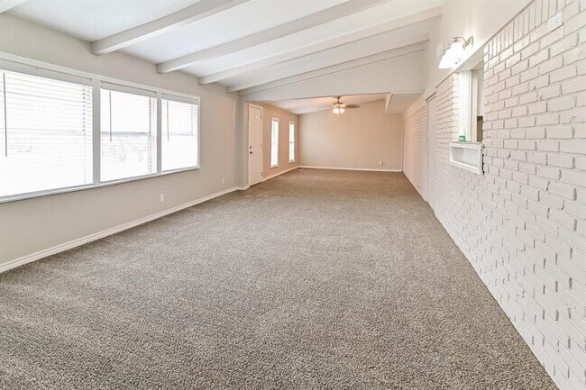 Building Photo - 4303 Trail Lake Dr