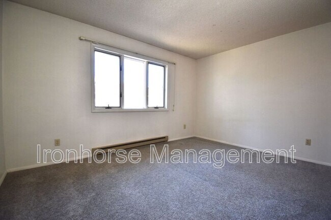 Building Photo - 811 W Villard St