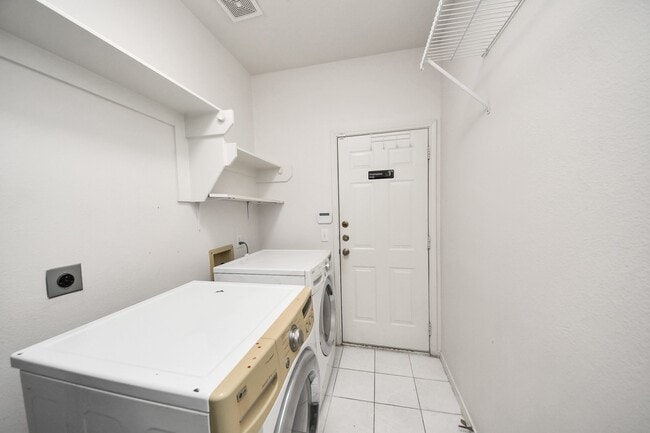 Building Photo - 20510 Pioneer Bend Ct