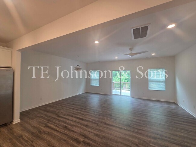 Building Photo - 223 Latrobe Ln