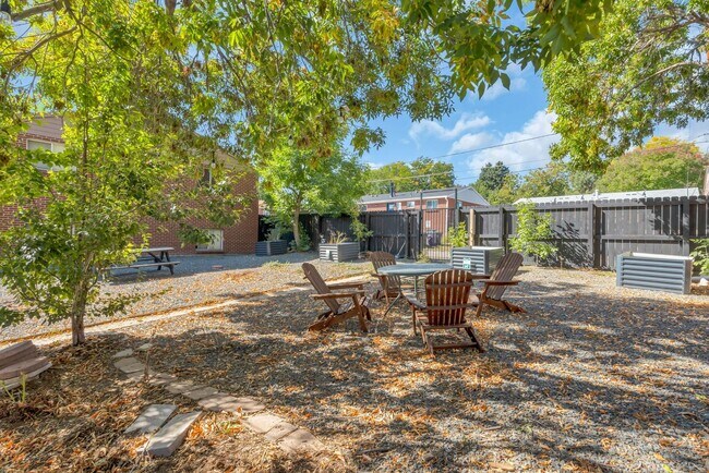 Building Photo - Remodeled 2 Bed, 1 Bath Condo in the Goldsmith Neighborhood!