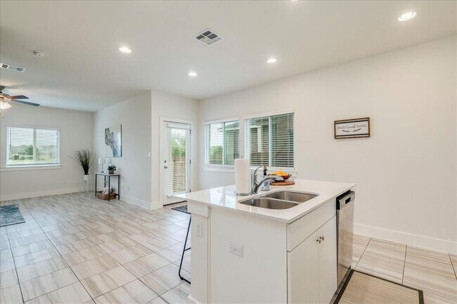 Building Photo - 439 White Steppe Way
