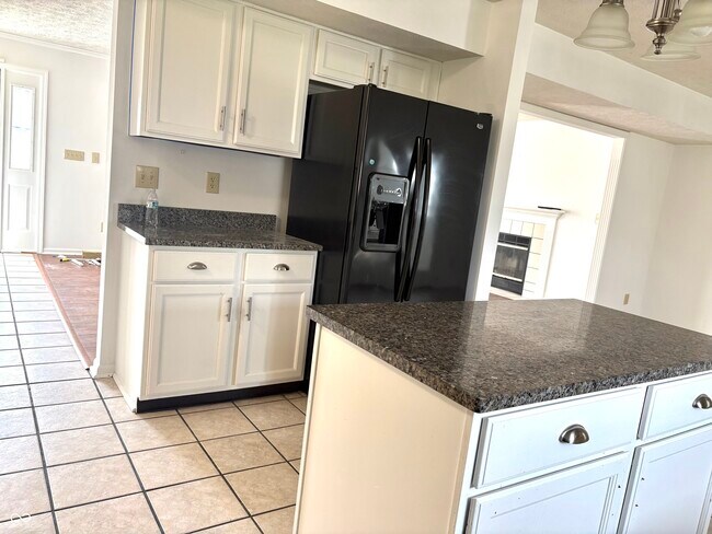 Building Photo - 11052 Oakspring Dr