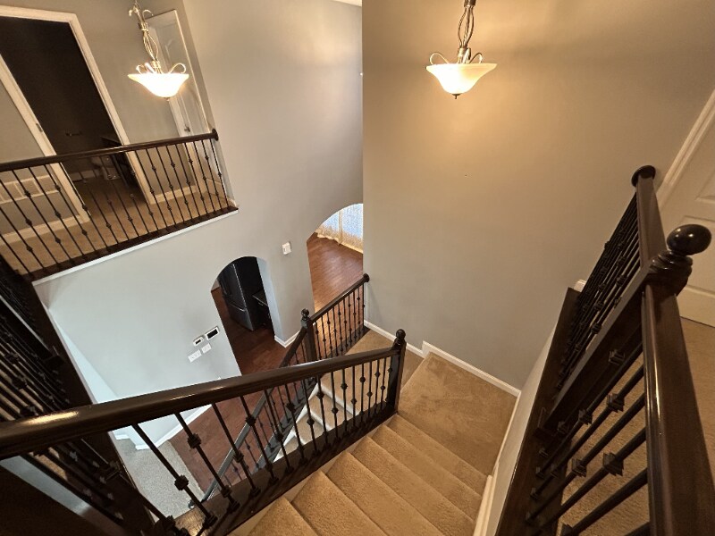 Building Photo - 427 Rockcrest Way