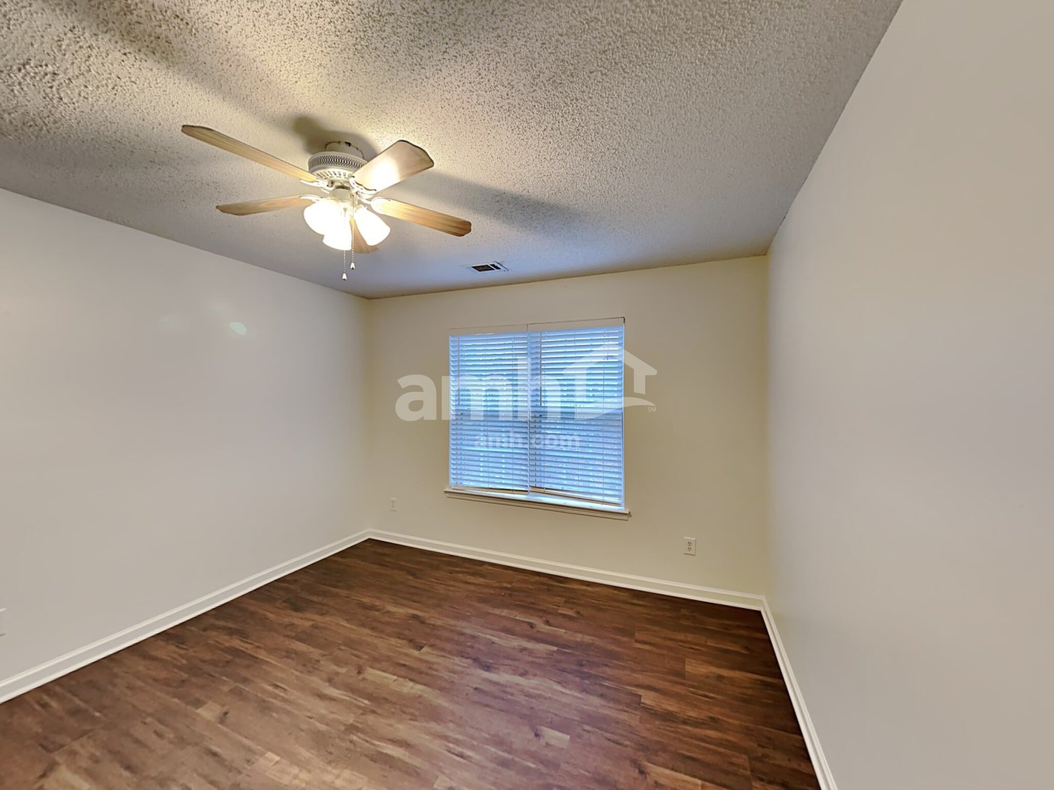 Building Photo - 1209 Lainster Dr SE