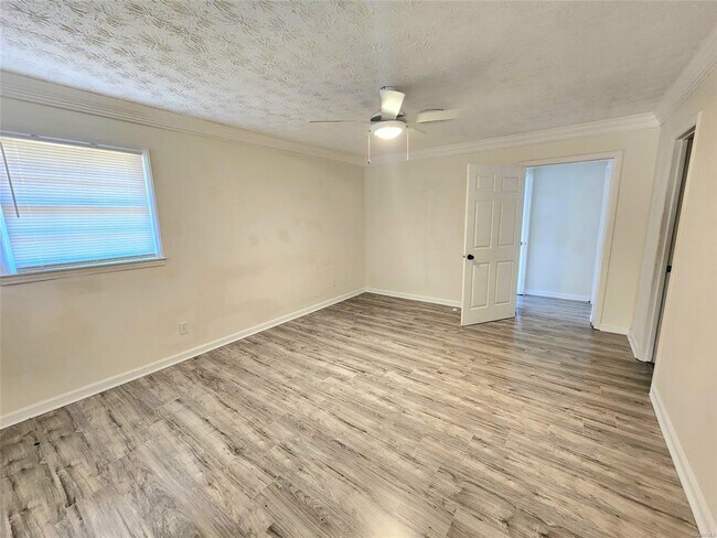 Building Photo - 437 Glade Park Dr