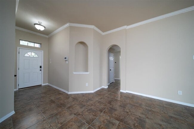 Building Photo - 2024 Silverwater Ct