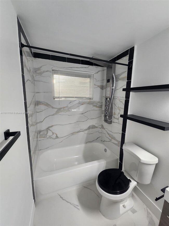 Building Photo - 2101 Normandy Dr