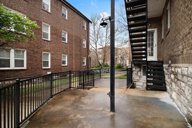 Building Photo - 7536 Byron Pl
