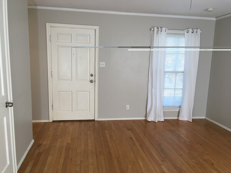 Building Photo - 5830 1/2 Penrose Ave