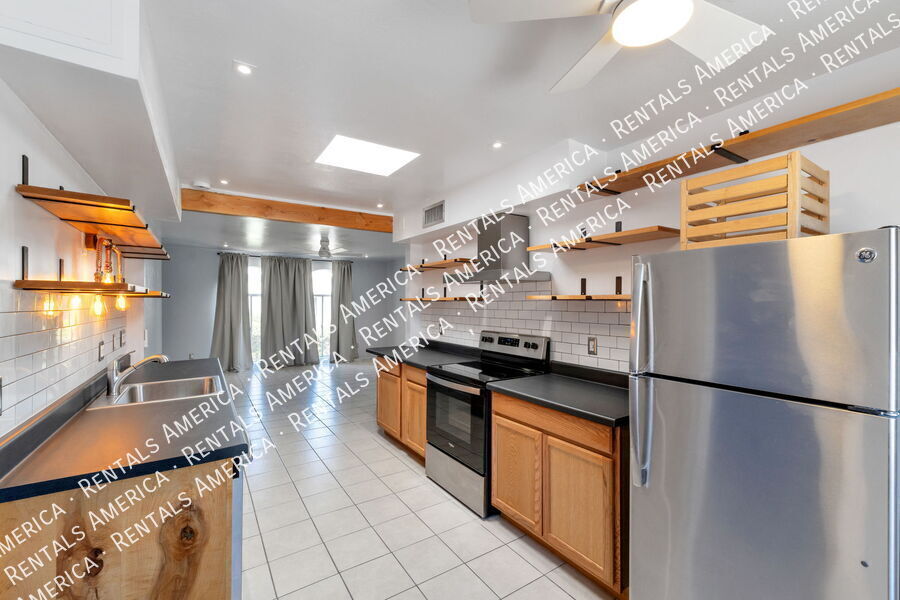 Building Photo - 654 N Richey Blvd