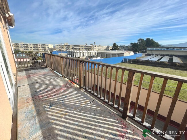 Building Photo - Charming 2BD/1BA Upper-Unit in Broadmoor Village – Daly City