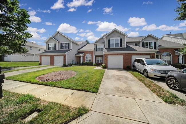 Building Photo - Lovely 3 Bed 2.5 Bath Townhome in Matthews