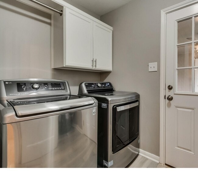 Building Photo - 9418 Brig O Doon Cir