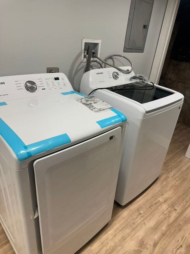 Building Photo - 3B1B house in Whitman area Available NOW