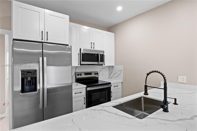 Building Photo - 630 NE 166th St