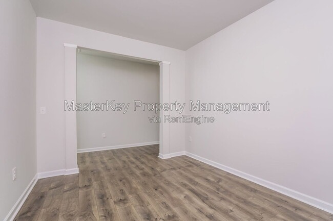 Building Photo - 633 Birchhead Dr