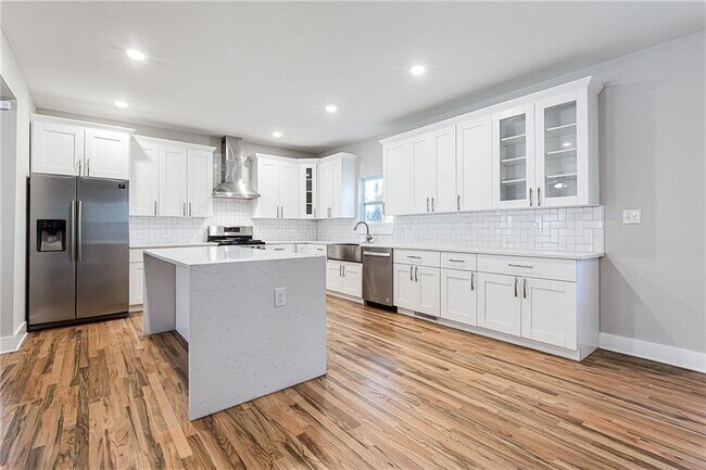 Building Photo - 870 Gaston St SW