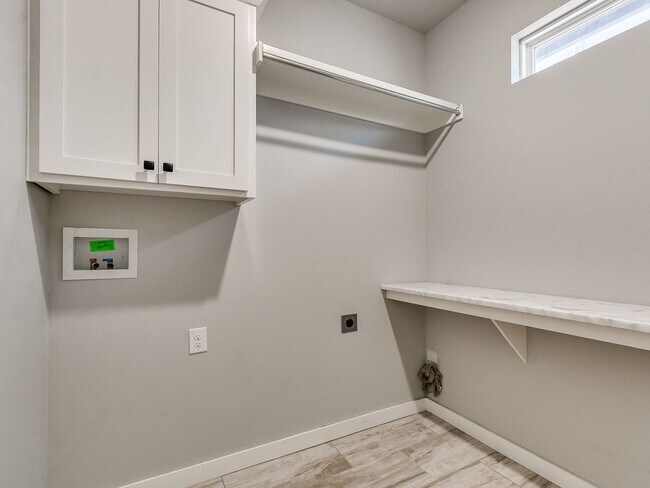 Building Photo - 5 Bedrooms + 3 Baths + Piedmont Schools
