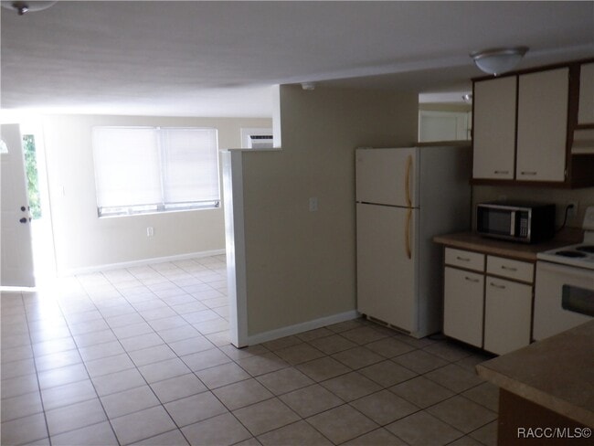 Building Photo - 2 Esskay St