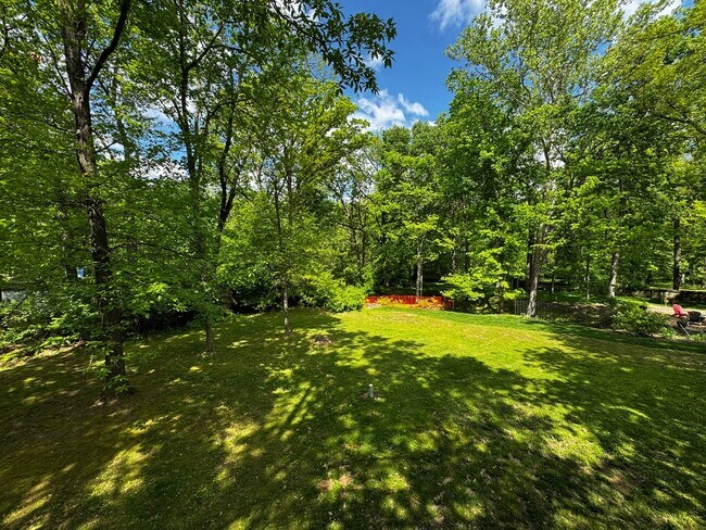 Building Photo - 5 Bed 4 Bath Home fenced yard