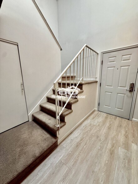 Building Photo - 7614 York Ave S