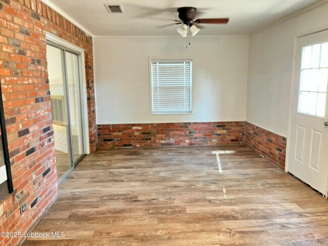 Building Photo - 2205 33rd St