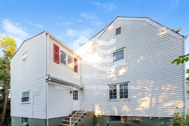 Building Photo - 243 Nantucket Dr