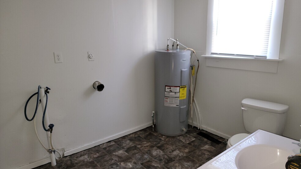 Building Photo - 2119 S Walnut St