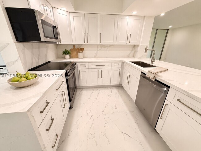Building Photo - 1811 Sabal Palm Dr
