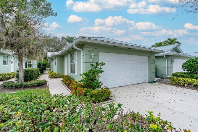 Building Photo - 1625 SW Waterfall Blvd