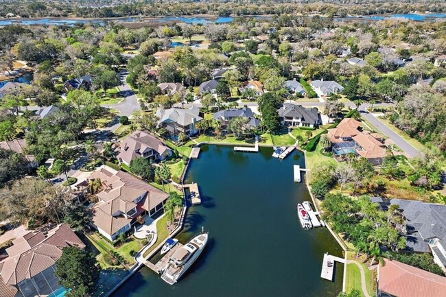 Building Photo - Stunning Lagoon Residence!
