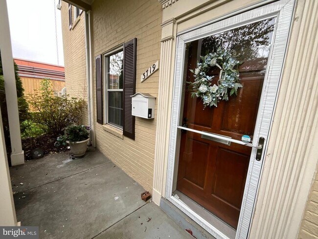 Building Photo - 3719 Ingalls Ave