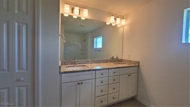 Building Photo - 4016 NE 12th Ct