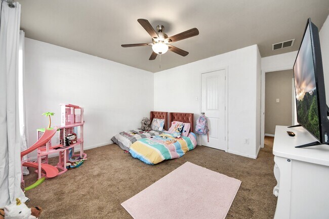 Building Photo - 18611 Cooper Ravine Wy