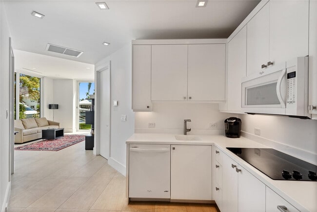 Building Photo - 500 Isle of Capri Dr