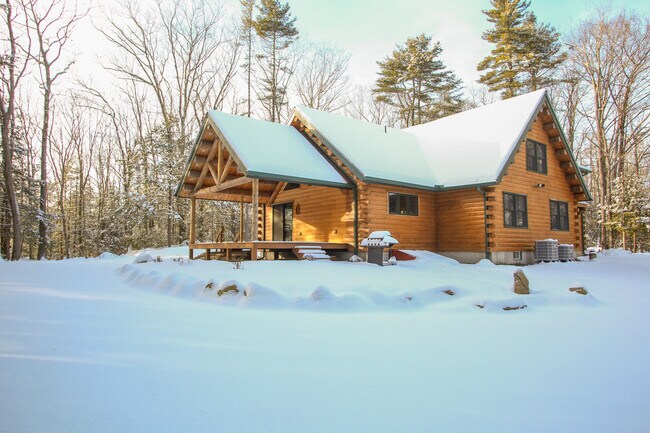 Building Photo - 320 Lakeshore Dr