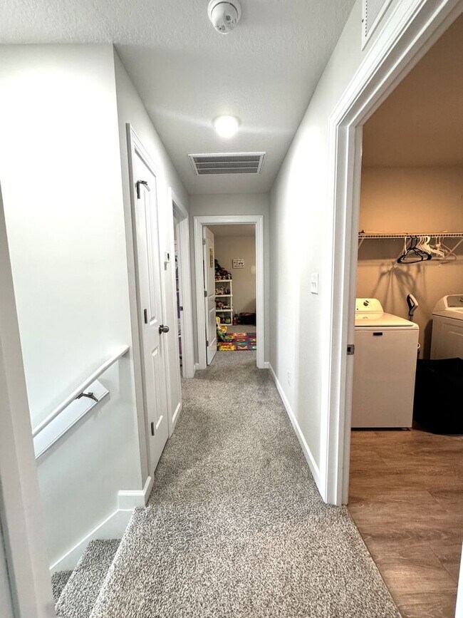 Building Photo - Beautiful Home! Convenient to Camp Lejeune!