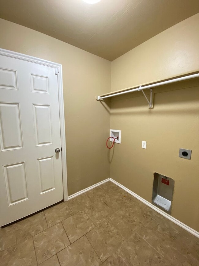 Building Photo - Great 3 Bedroom 2 Bath Home in Piedmont