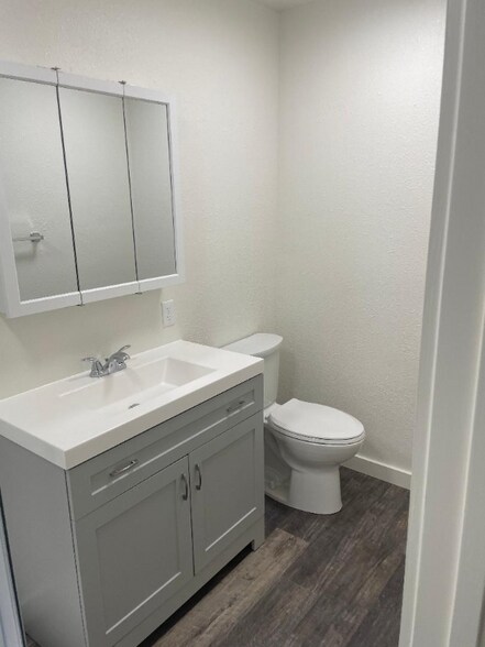 Building Photo - 18 2nd Ave N