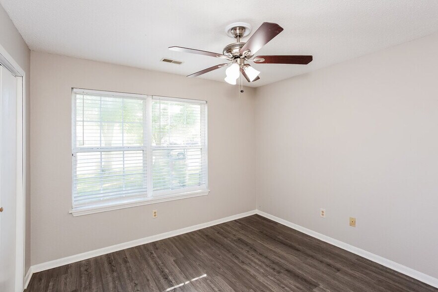 Building Photo - 1832 Emerald Leaf Ct