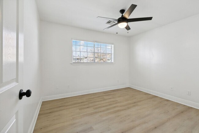 Building Photo - 4659 Dart St