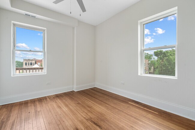Building Photo - 4541 S Forrestville Ave